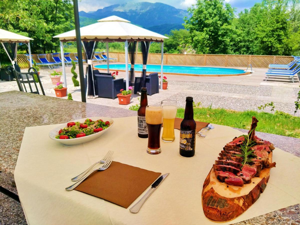 Agriturismo Borgo Biaia Camporgiano ภายนอก รูปภาพ