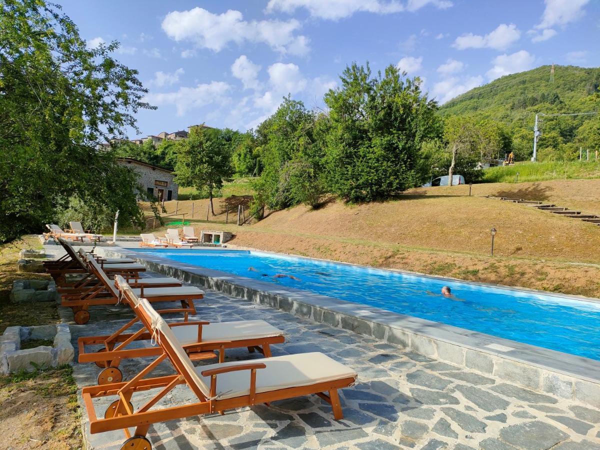 Agriturismo Borgo Biaia Camporgiano ภายนอก รูปภาพ