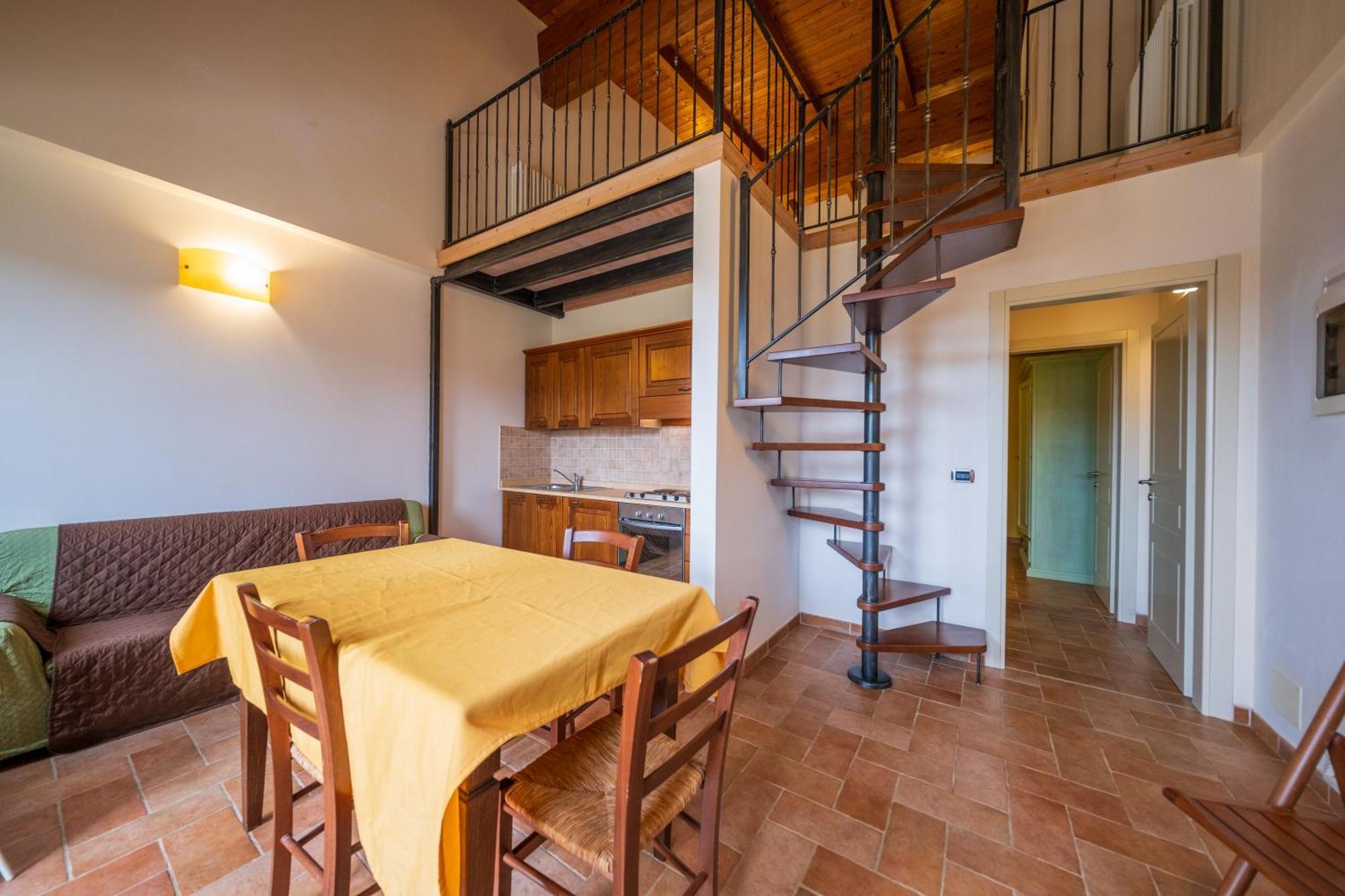 Agriturismo Borgo Biaia Camporgiano ภายนอก รูปภาพ