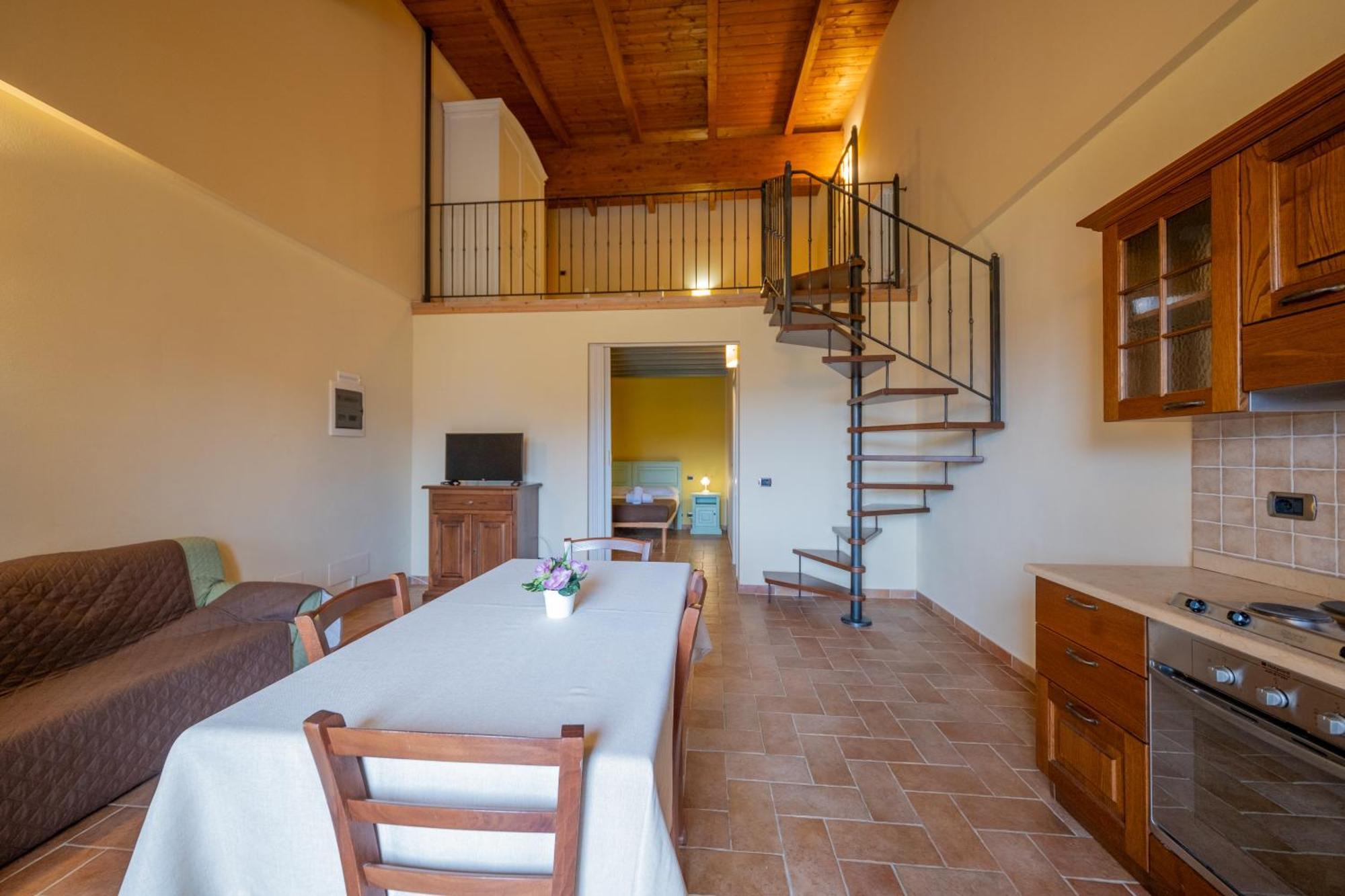 Agriturismo Borgo Biaia Camporgiano ภายนอก รูปภาพ