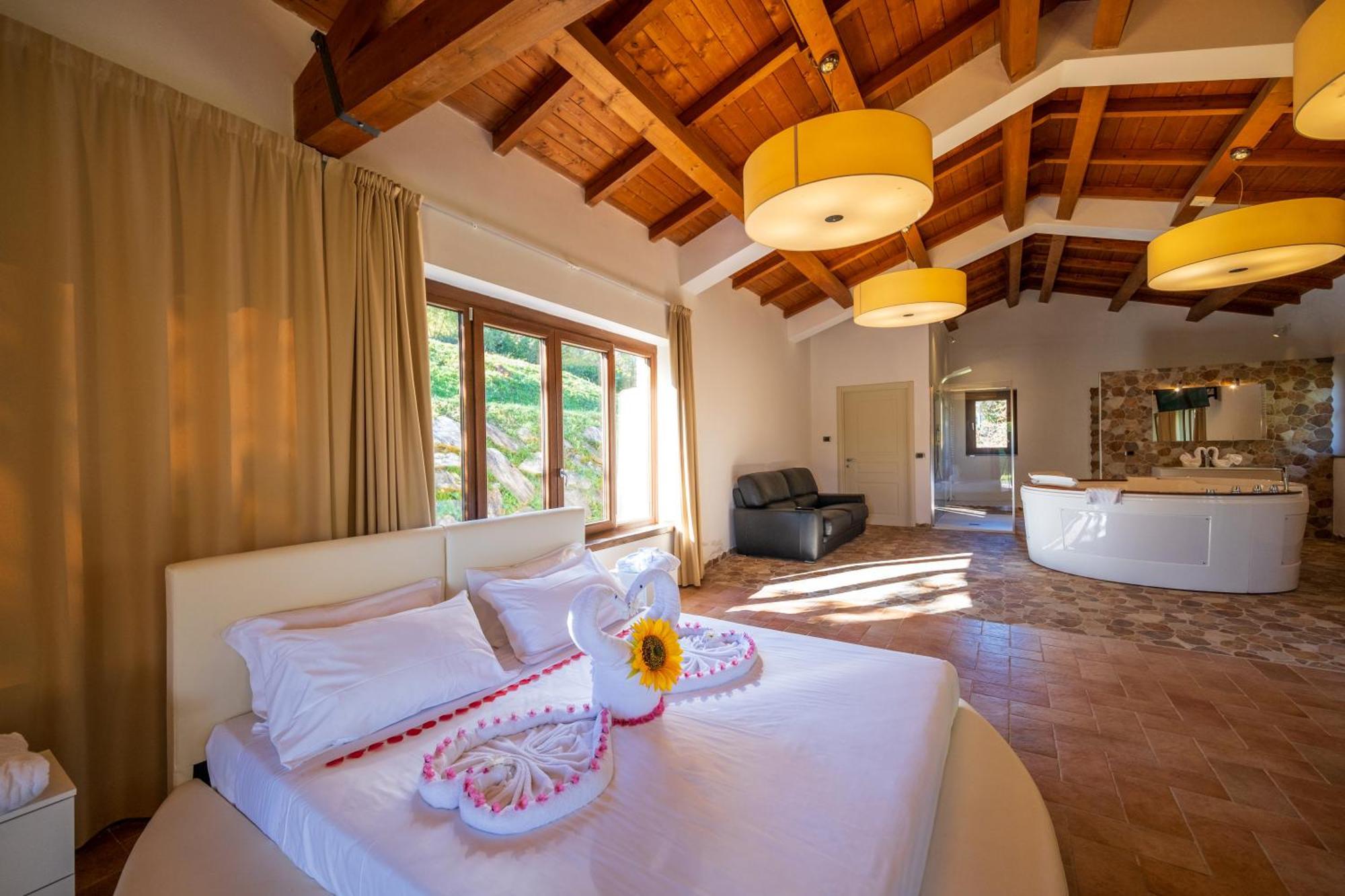 Agriturismo Borgo Biaia Camporgiano ภายนอก รูปภาพ