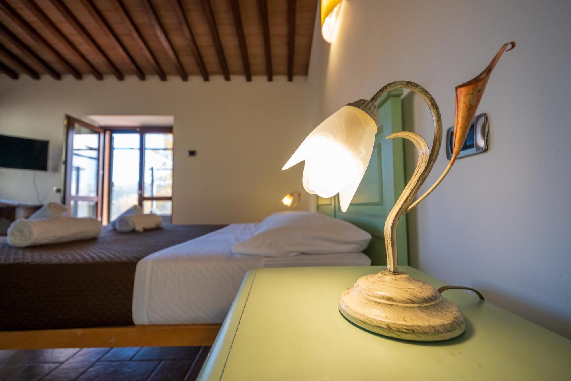 Agriturismo Borgo Biaia Camporgiano ภายนอก รูปภาพ