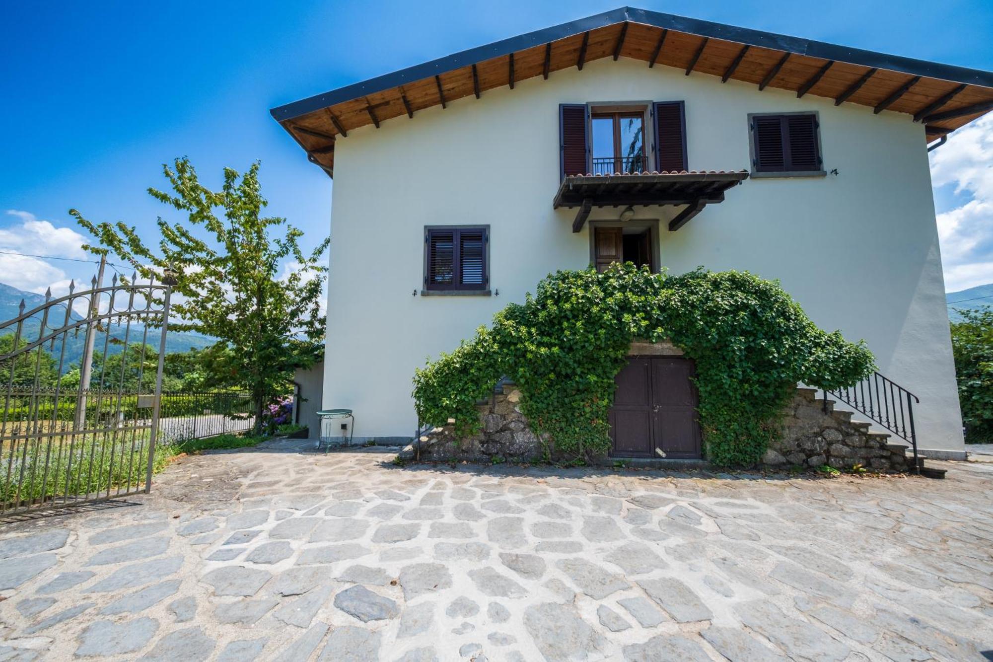Agriturismo Borgo Biaia Camporgiano ภายนอก รูปภาพ